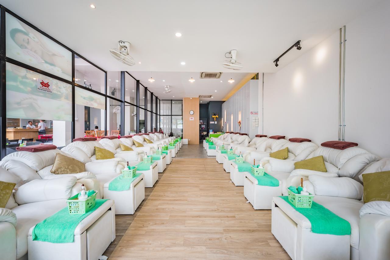 Royal Luxury Hotel Patong Buitenkant foto