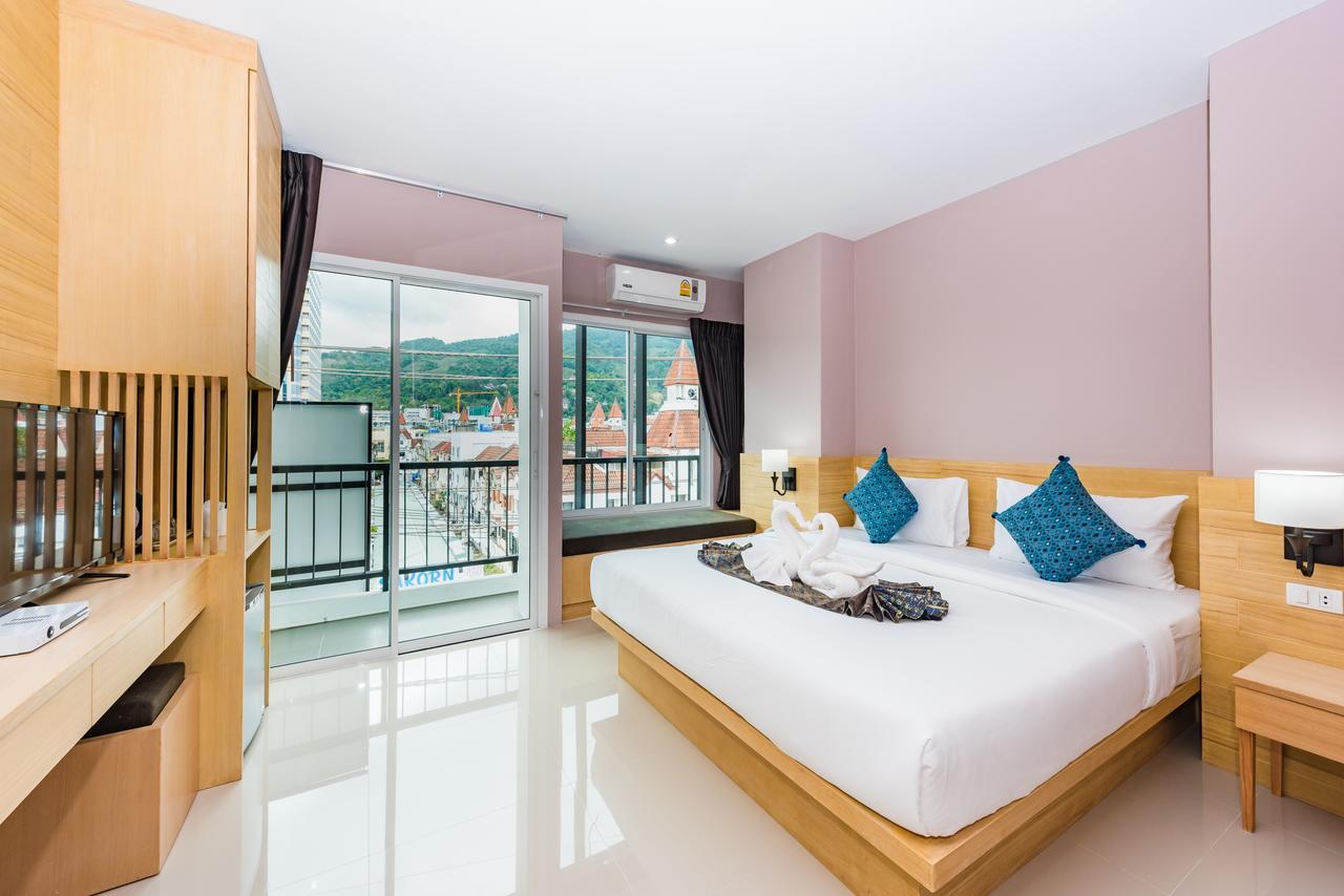 Royal Luxury Hotel Patong Buitenkant foto