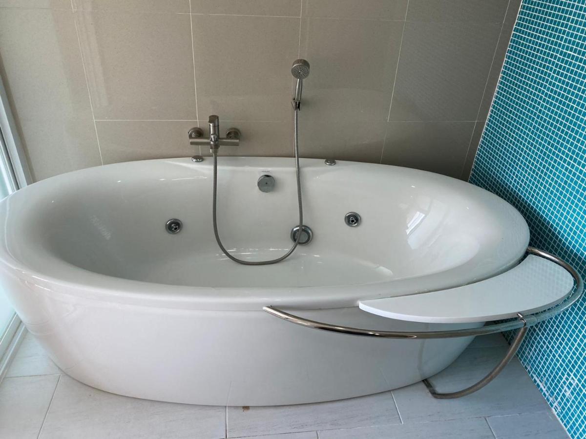 Royal Luxury Hotel Patong Buitenkant foto